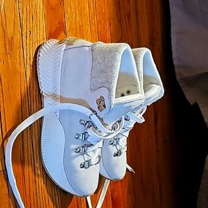 SOREL Out 'N About Conquest boots.